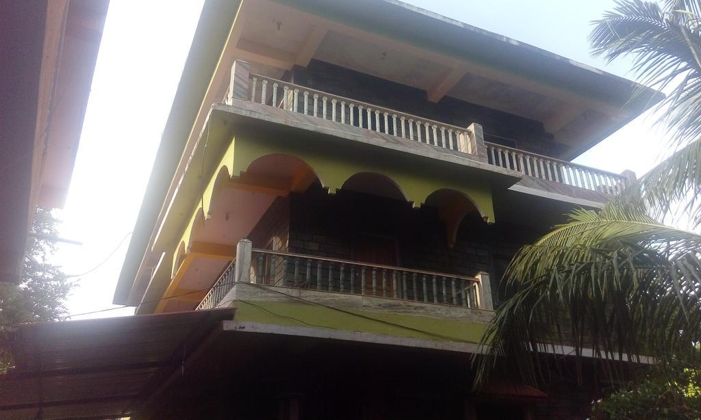 Radhabai Guest House 阿姆波尔 外观 照片