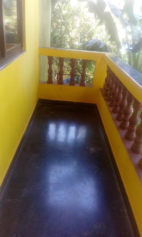 Radhabai Guest House 阿姆波尔 外观 照片